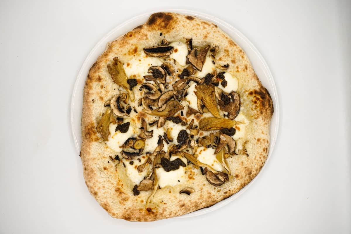 Dört Mantarlı Pizza